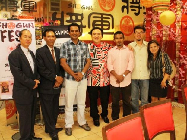 Dato Sri Michael with celebrities and staffs