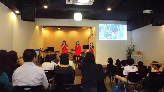 Children expressing their gratitude to their parents