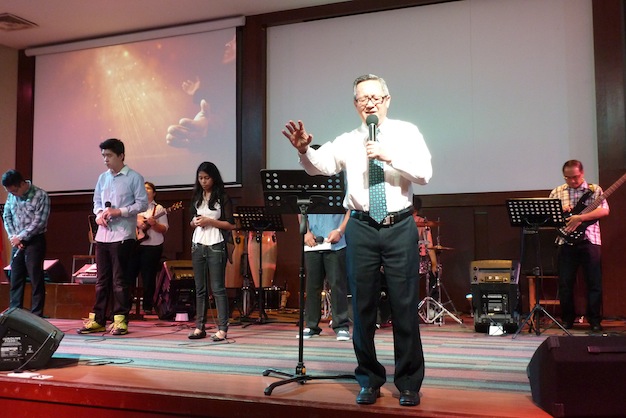 Senior Pastor Ron Hee