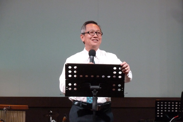 Senior Pastor Ron Hee