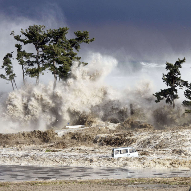 japan-tsunami_1854175i