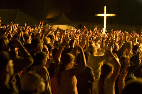 worship_crowd_802061783