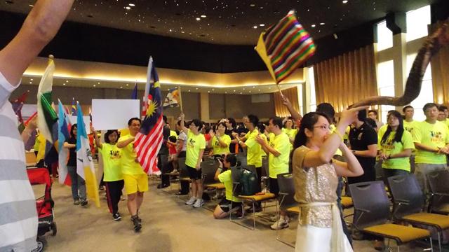 The flag bearers and shofar blowers marching in