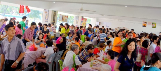 The crowd around the food stalls