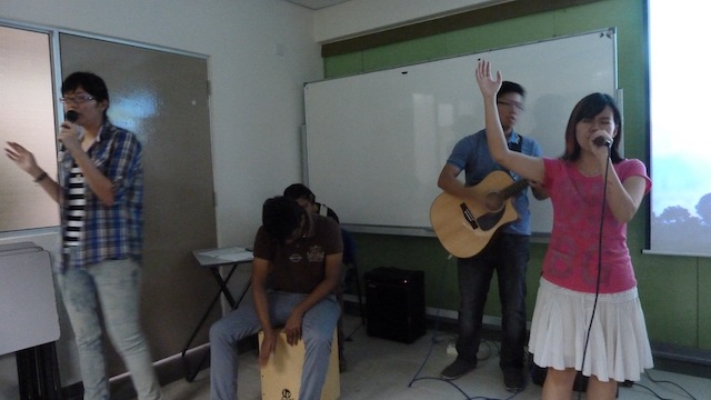 Worship team of Tunku Abdul Rahman College, led by Tricia Lim (right most)