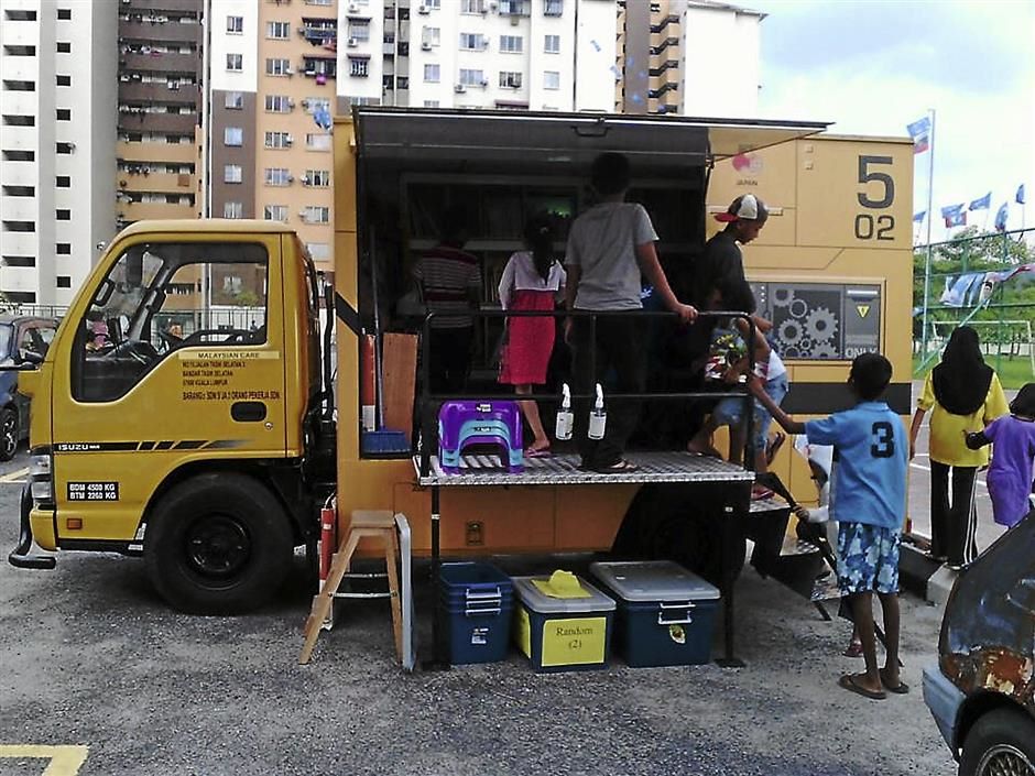 The Bumblebee which brings books, games, toys, and development programs into low-cost flats