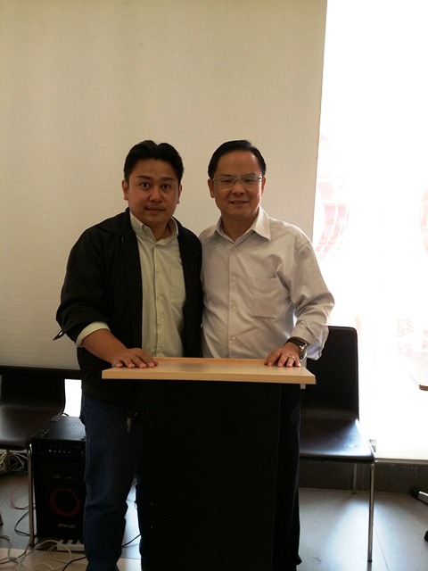 Eddy Yong (right) with Pr Jhoy 