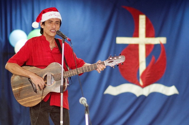 Trainee Lee singing for the audience