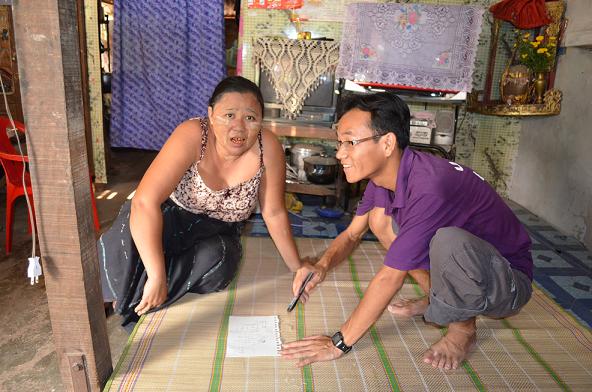 The interpreter (right) with the lady 