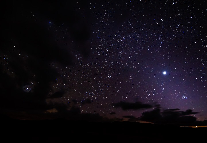 An eastern Oregon starscape features Venus and, on the horizon, Mercury.