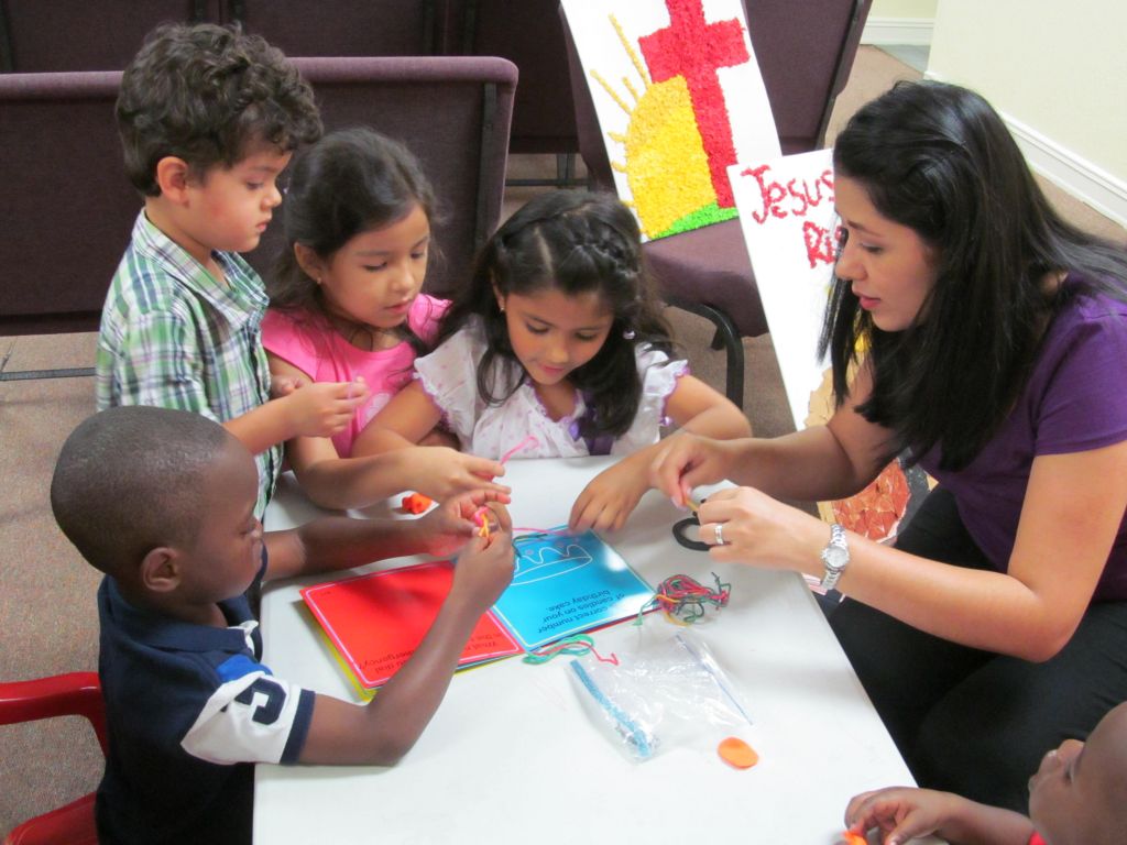 sunday-school-teacher-with-the-kids-malaysia-s-christian-news-website