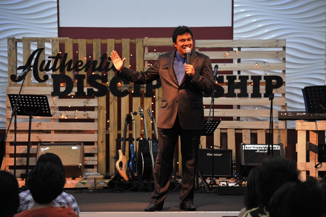 Pastor Paul Jeyachandran, Senior Pastor of Life Church Castle Hill sharing with the congregation.