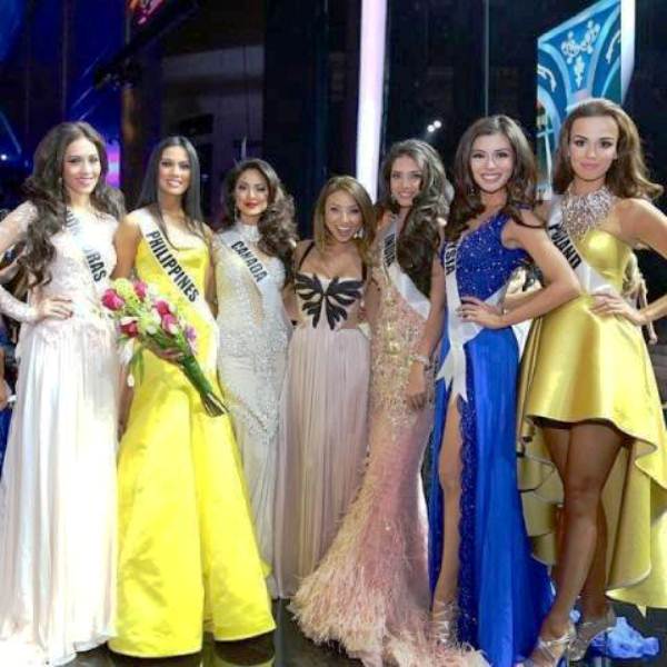 Carey Ng (2nd from right) with other candidates in the Miss Universe International