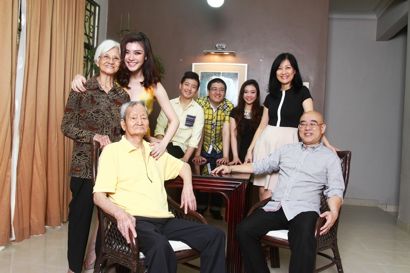 Carey Ng with her family and grandparents