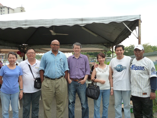 Volunteers of Hope EFC, with Leong Soon Chong (2nd from left) with Elder of Hope EFC David Tan (4th from left) 