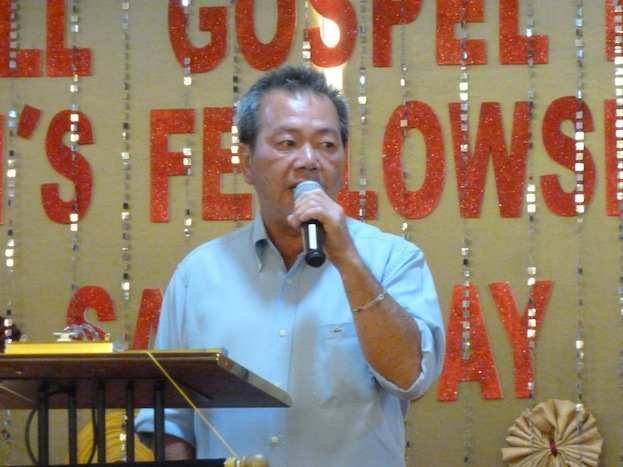 Datuk Johnny Mun sharing his testimony on-stage