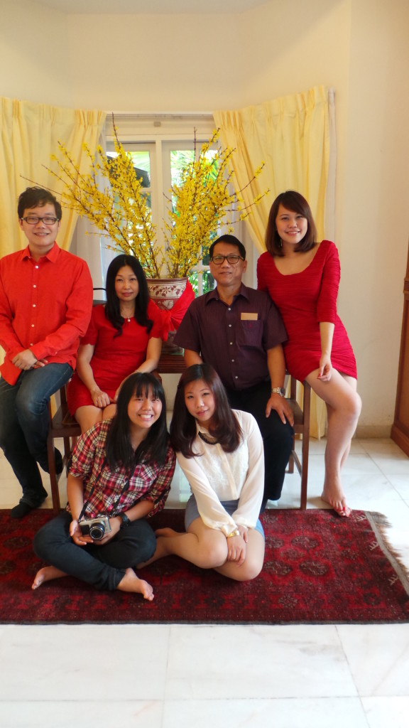 Liew Ah Onn (Back row, second from right) with his family 