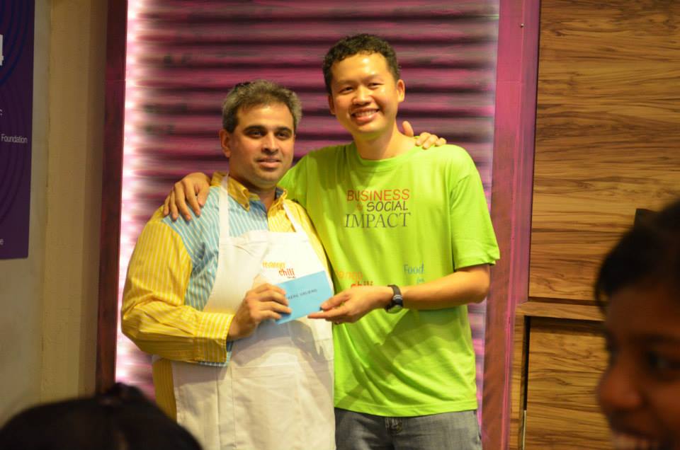 Ronald or amicably known as Ron (right) giving a token of appreciation to Sharan Valiram for gracing the official launch of Mango Chili 