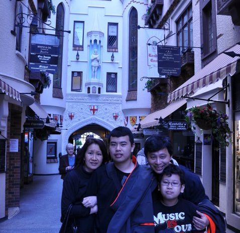 Yaw Chun Soon and his family