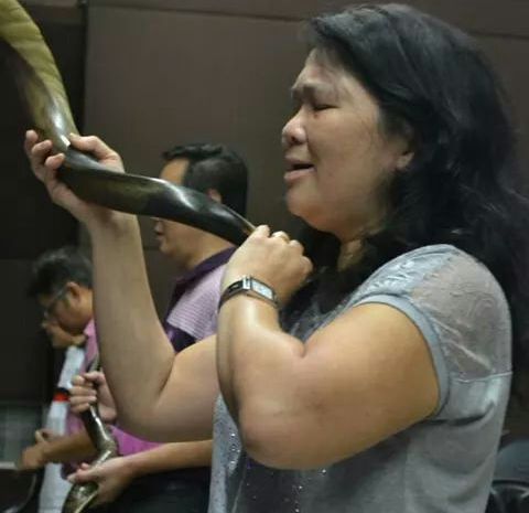 Worshiper with the shofar