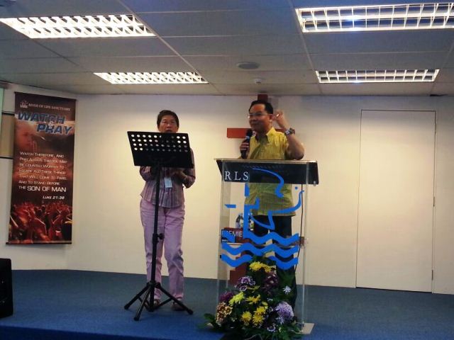 Eddy Yong giving praise to the Lord Jesus for His healing hands