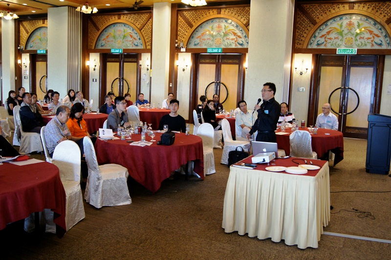 Pr Tony Tay explaining about the power of God to the participants