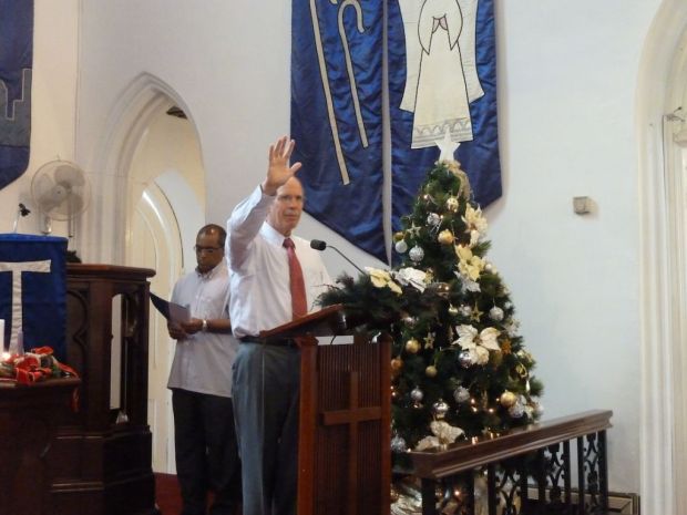 Rev Robert Weniger praying for the congregation