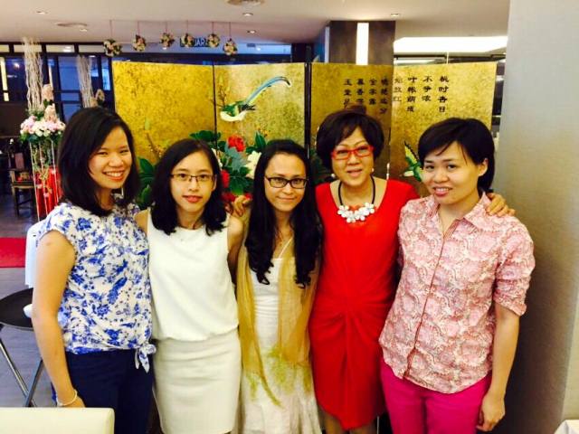 Dr Peggy Wong (second from right) as a mentor of her group