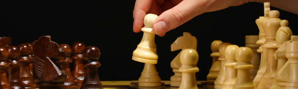 cropped-chess_hand_large