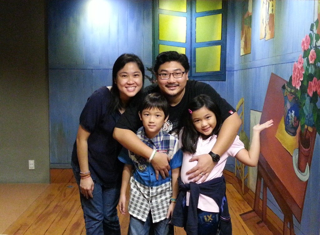 Damien and Mei Ying with their happy family