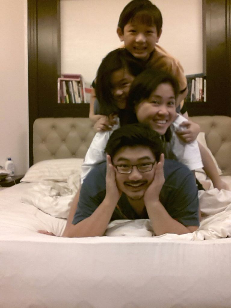 Damien and Mei Ying with their two beautiful children