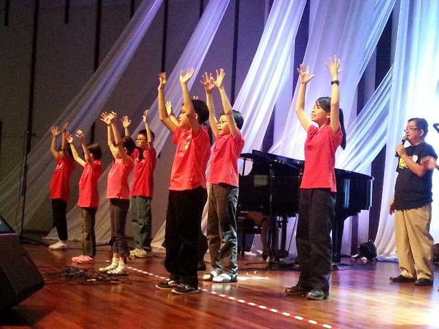 Children worshipping God from Kepong Evangelical Free Church (Chinese church)