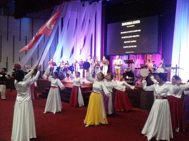 Worshippers dancing for God