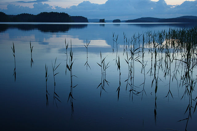 640px-Still_Water_At_Dusk