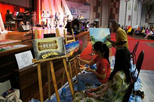 Worshippers painting to God, inspired by His Spirit