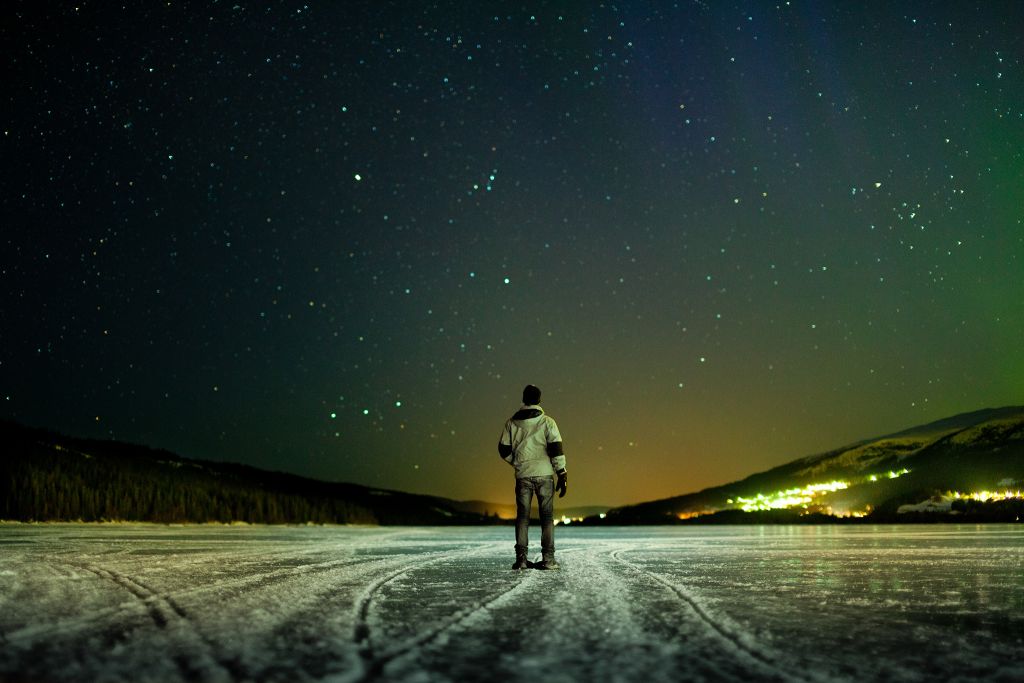 night-winter-sky-stars-river-ice-the-horizon-the-lights-man-mood-tilt-shift-tilt-shift