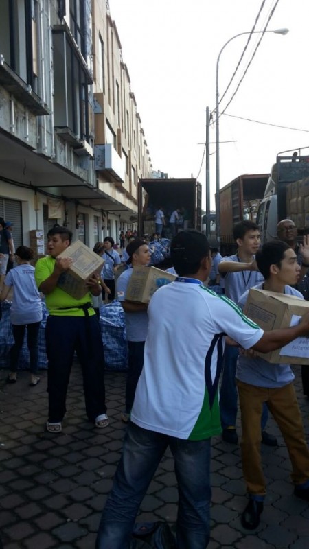 The 72 volunteers from World Vision and CREST, helping to unload the truck of supplies to the warehouse