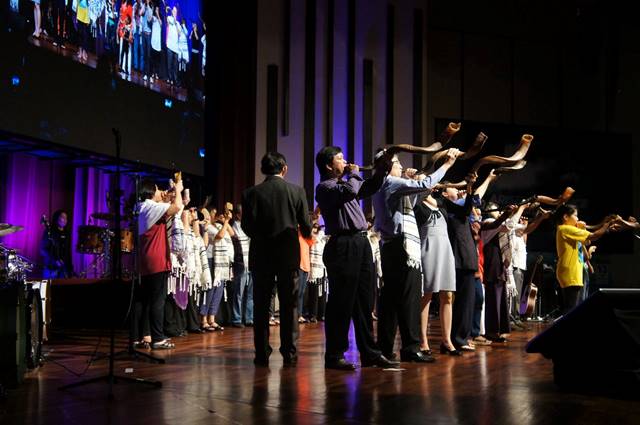 Shofar blowers at the opening session of the ADOP2016