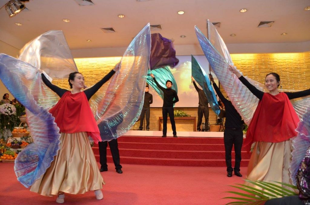 The dancers worshipping God in the 40th anniversary of the Tabernacle of David 